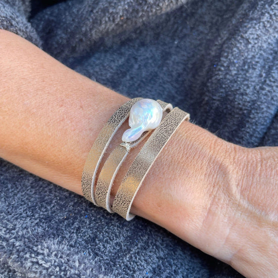 Jackie Baroque Pearl Bracelet Liv and B Designs